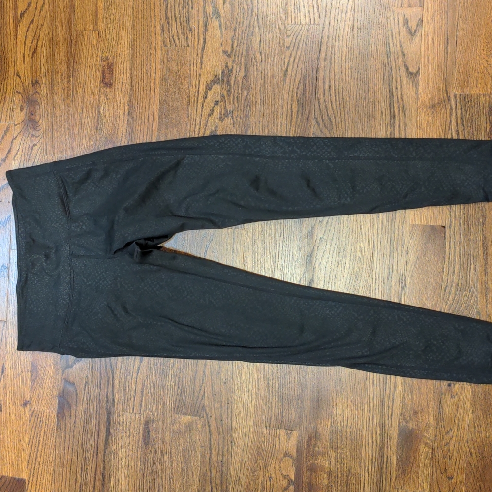 Athleta black pattern leggings